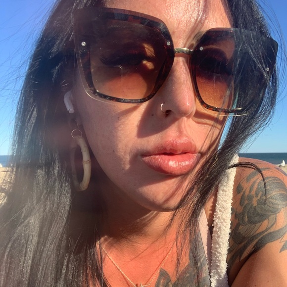 Meet ME aka Apryl NV - Picture 3 of 11